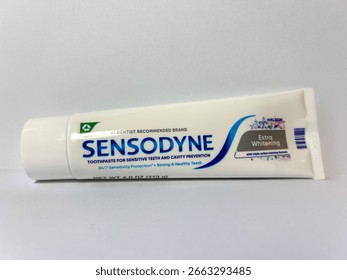 Sensodyne Extra Whitening 113G